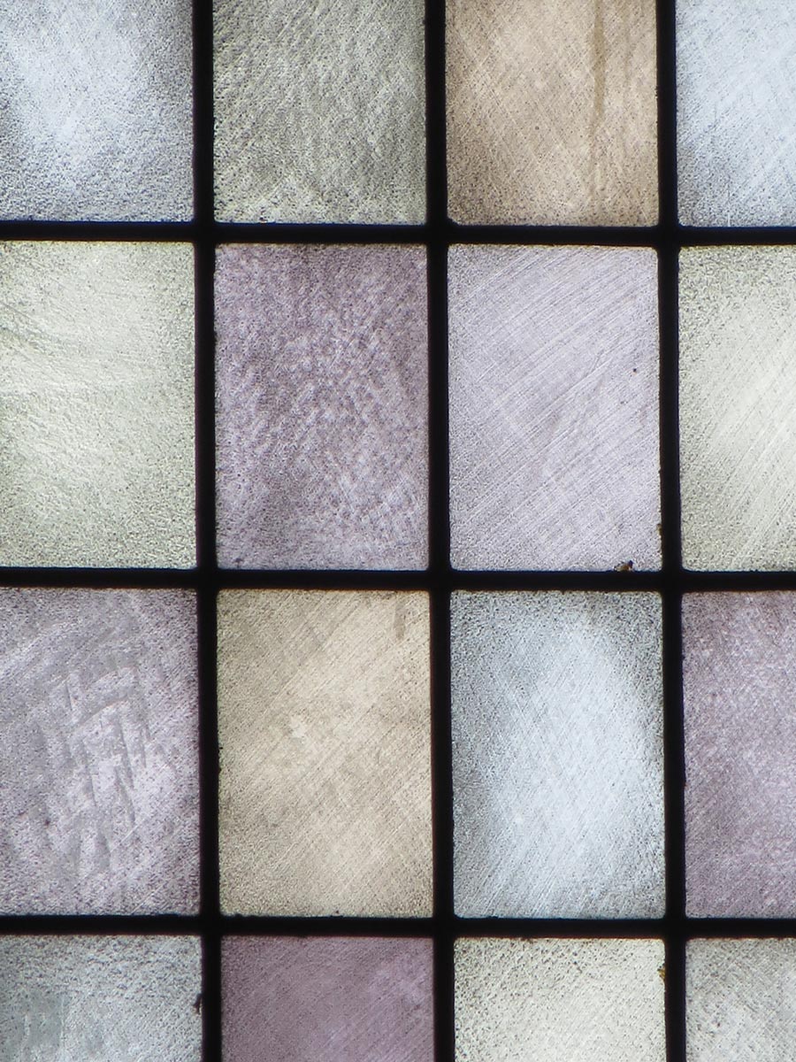 verres soufflés legèrement grisaillés : un effet recueilli et une lumière tamisée