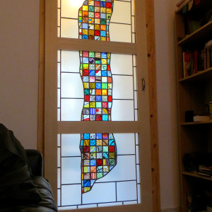Porte coulissante en verre tryptyque vitrail
