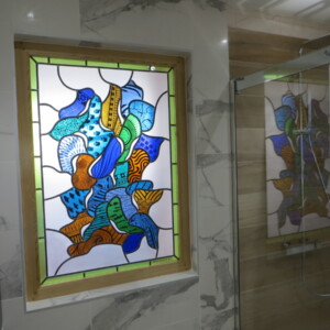 vitrail contemporain 
pour une salle de bain