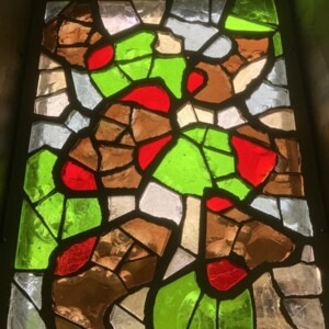 Le vitrail en dalle de verre, plein est